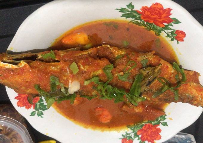 Bandeng kuah kuning pedes manis