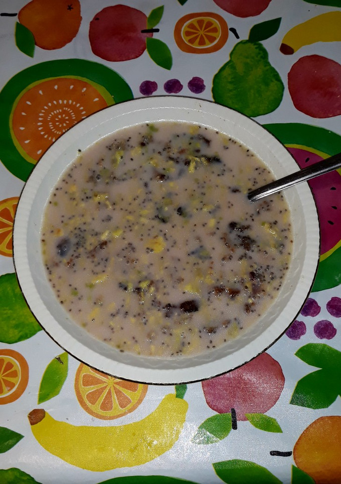 Una foto de Sopas de pan de aguacate con m. de mora, chía y l. de avena