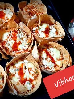 रोटी मिनि पिज़्ज़ा कप्स (roti mini pizza cups recipe in Hindi) रेसिपी मुख्य फोटो