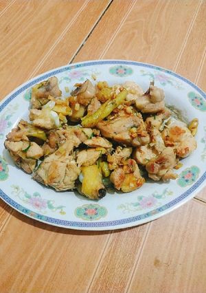 Hình của món Gà xào sả ớt.