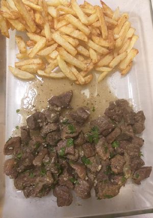 Una foto de Ternera al ajillo cortada a tacos