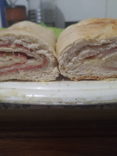 Una foto de Pan casero relleno