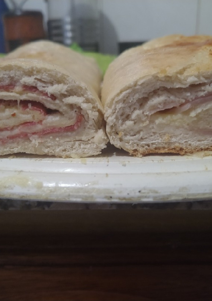 Una foto de Pan casero relleno