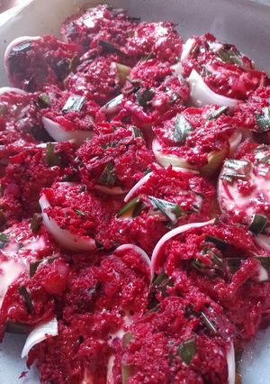 Una foto de Cebollas rellenas de remolacha y verdeo