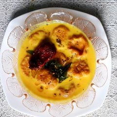 A picture of Besan kadhi.