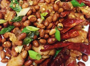 Hình của món Gà rang ớt kiểu Trung Quốc.