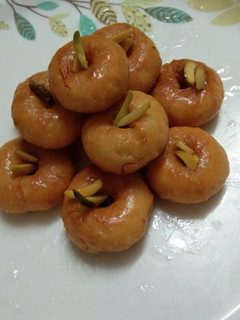 બાલુશાહી(balu sahi recipe in Gujarati) રેસીપી મુખ્ય ફોટો