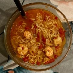 A picture of Microwave Prawns Instant Noodles.