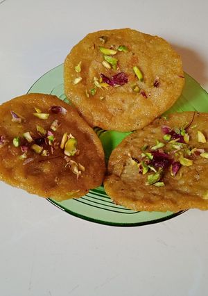 માલપુવા (Malpua Recipe In Gujarati) રેસીપી મુખ્ય ફોટો
