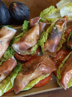 Una foto de Rollitos de jamón
