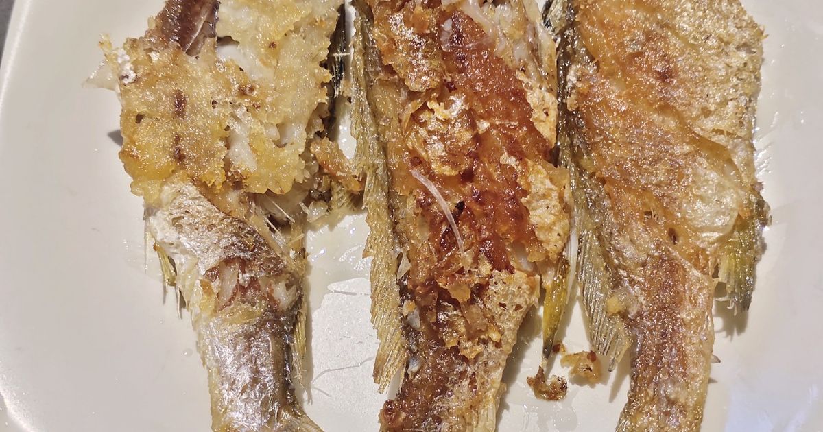 Fried Small Fish Recipe by Meme - Cookpad