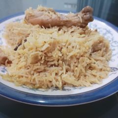 A picture of Spicy chicken yakhni pulao.