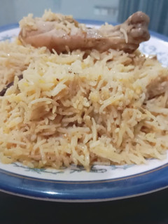 A picture of Spicy chicken yakhni pulao.