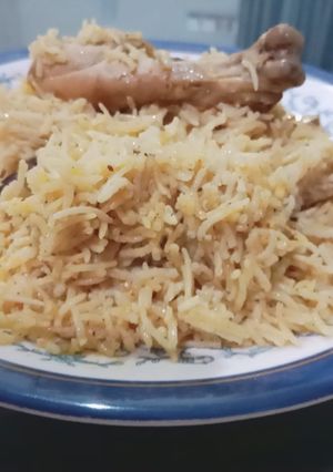 A picture of Spicy chicken yakhni pulao.