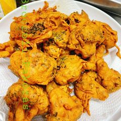 A picture of Broccoli pakoras.