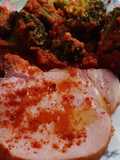 Chuleta de Sajonia "a la gallega" y brócoli con tomate y bacon
