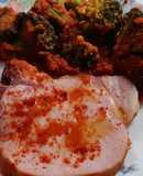 Chuleta de Sajonia "a la gallega" y brócoli con tomate y bacon
