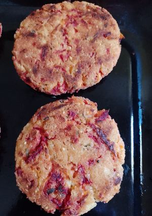 Una foto de Hamburguesas de mijo, remolacha y zanahoria