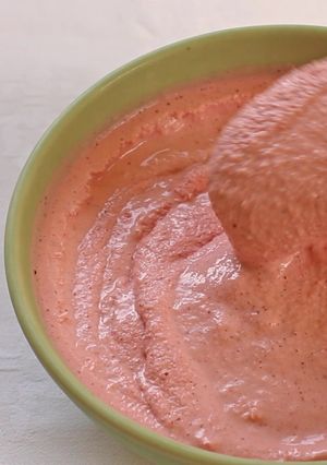 Foto de Iogurte gelado proteico com morango e manteiga de amêndoa
