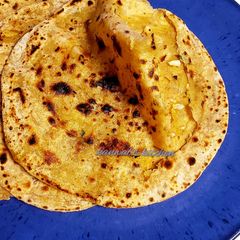 A picture of Garlic paratha.
