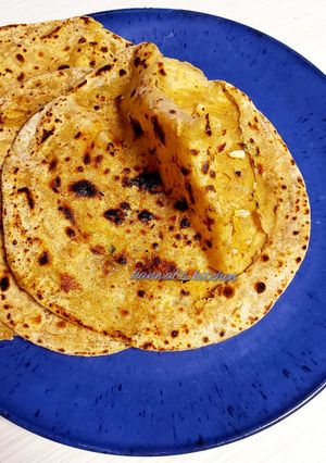 A picture of Garlic paratha.