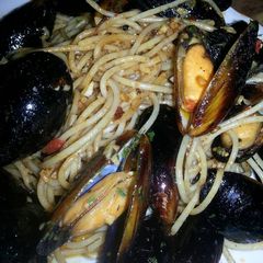 A picture of Garlic Mussels.