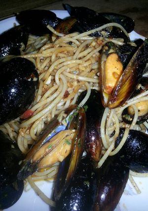 A picture of Garlic Mussels.