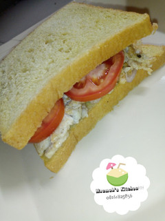 A picture of Scrambled egg sandwich.