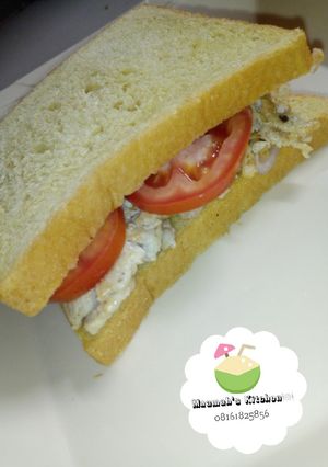 A picture of Scrambled egg sandwich.