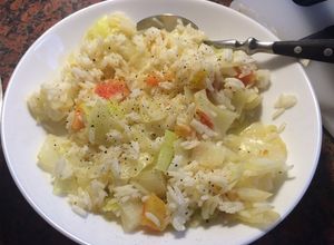 Foto principal de Repollo con arroz y tomate