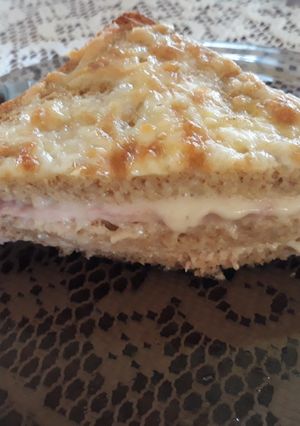 Sütőben sült rakott bundás kenyér recept fotója