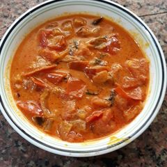 A picture of An easy tomato curry.