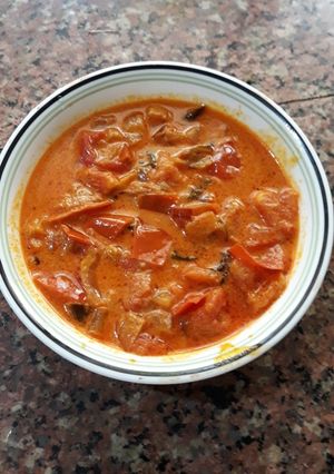 A picture of An easy tomato curry.