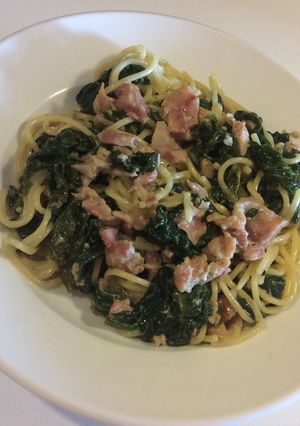 Une photo de Spaghetti aux épinards frais et andouille
