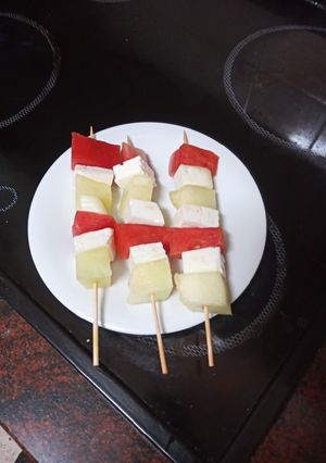 Foto principal de Brochetas de melón, queso fresco y sandía