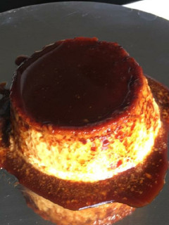Una foto de Flan con caramelo de chocolate