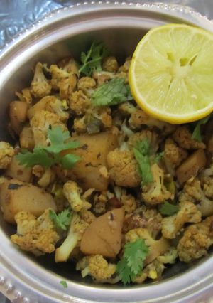 160.ஆலு கோபி உலர் செய்முறை முக்கிய புகைப்படம்