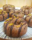 Donuts esponjosos de chocolate y naranja