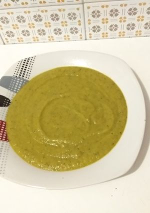 Una foto de Puré de verduras con crema de boletus
