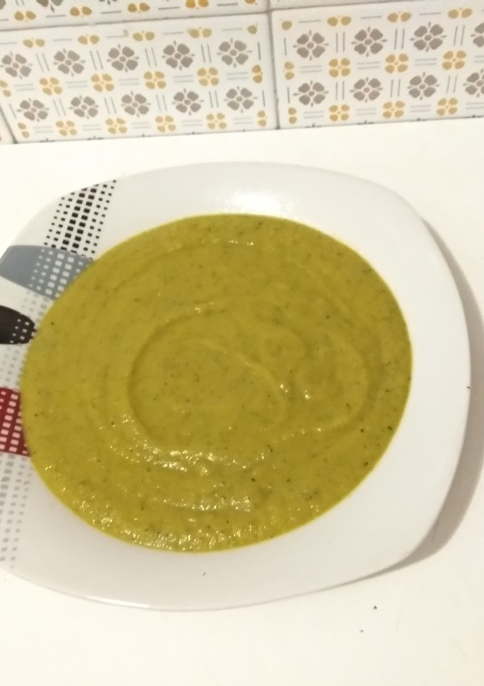 Una foto de Puré de verduras con crema de boletus