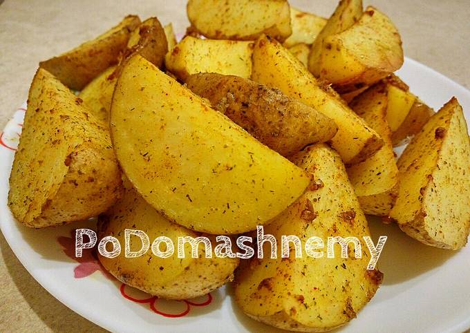 Картофель по-деревенски с чесночно-огуречным соусом