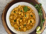 Una foto de pollo al curry fácil