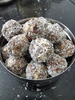 ખજૂર પાક (Khajoor Paak Recipe In Gujarati) રેસીપી મુખ્ય ફોટો