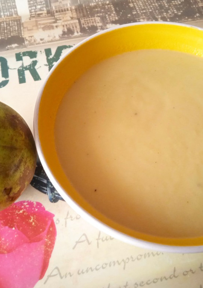 Una foto de Puré de puerros y pera