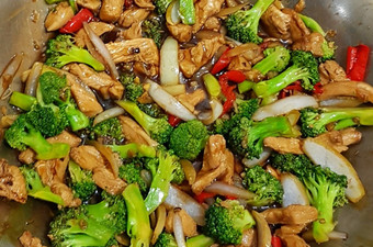 Cara Gampang Membuat Ayam-Brokoli Saus Lada Hitam Anti Gagal