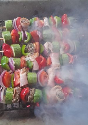Una foto de Brochetas de res