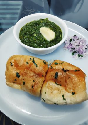 A picture of Hariyali Pav bhaji.