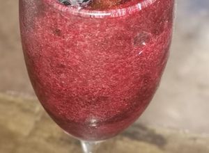 Una foto de Sorbete de Vino con Frutos Rojos