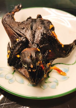 Hình của món Gà ác nướng muối ớt.