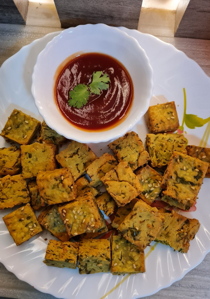 कोथमीर बडी(Kothimbir Vadi Recipe in hindi) रेसिपी मुख्य फोटो
